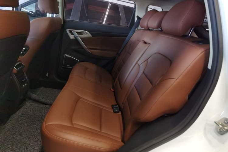 Used Geely Auto Emgrand X7 Sport 2018 1.8TD Automatic Two-Wheel Drive ZhiZun Model with 4G Connectivity
