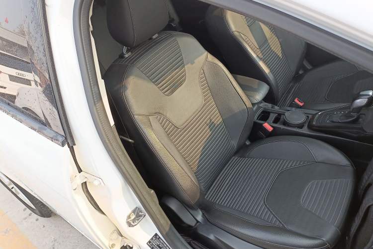 Used Ford Focus 2015 Hatchback EcoBoost 125 Automatic Supreme Style Edition
