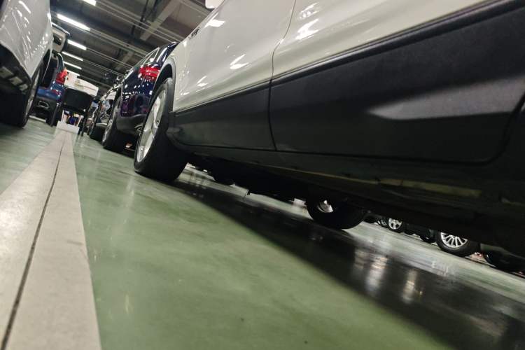 Used Ford Kuga 2017 EcoBoost 180 Two-Wheel-Drive Tiger Leap Model
