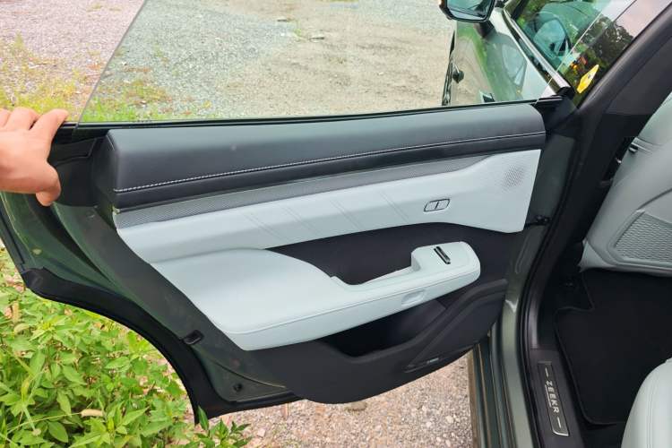 Used Zeekr 001 2025 WE Edition 100 kWh Rear-Wheel Drive
