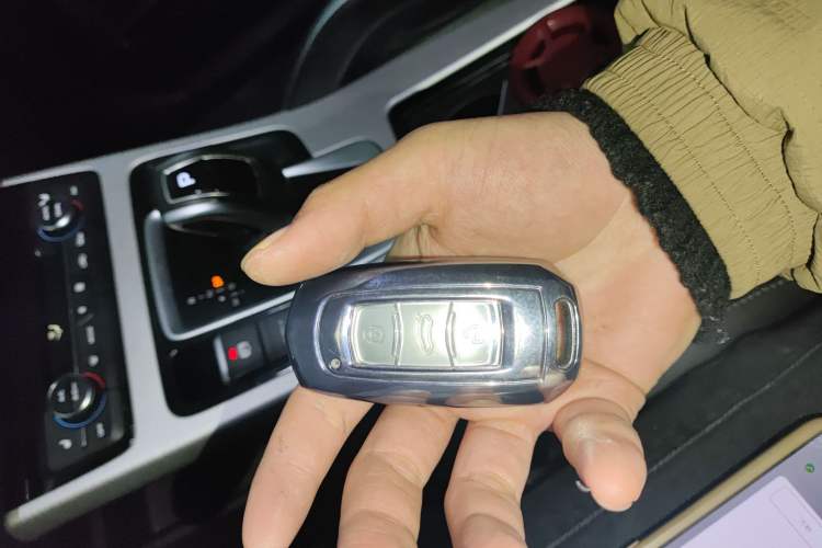 Used Geely Auto Emgrand X7 Sport 2020 1.8TD DCT Two-Wheel Drive Smart Connect 4G-Enabled Version
