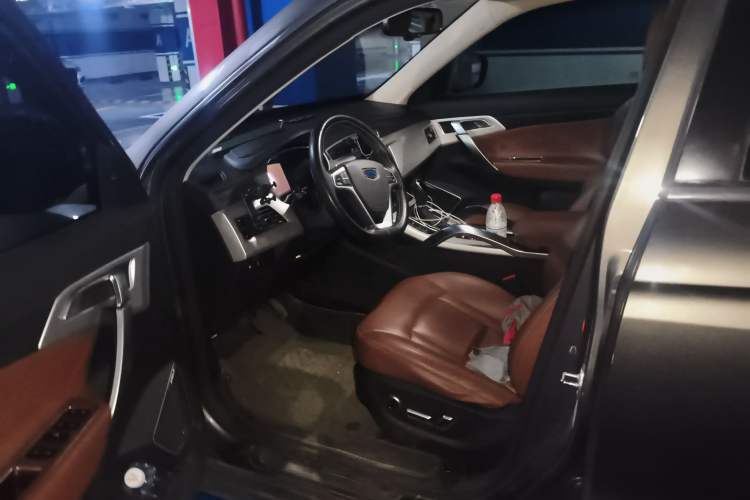 Used Geely Auto Emgrand X7 Sport 2018 1.8TD Automatic Two-Wheel Drive ZhiZun Model with 4G Connectivity

