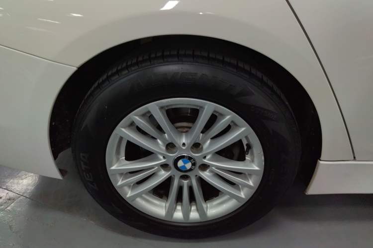 Used BMW 3 Series 2015 320Li Luxury Edition Fashion Model
