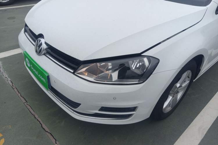 Used Volkswagen Golf 2017 1.6L Automatic Comfort Million-Vehicle Anniversary Edition
