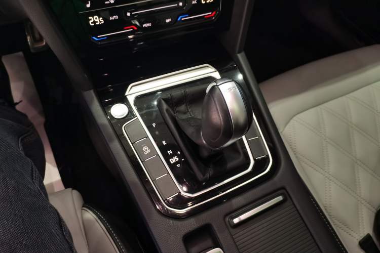 Used Volkswagen Magotan 2023 2 Million Units Limited Edition 330TSI DSG Leading Version
