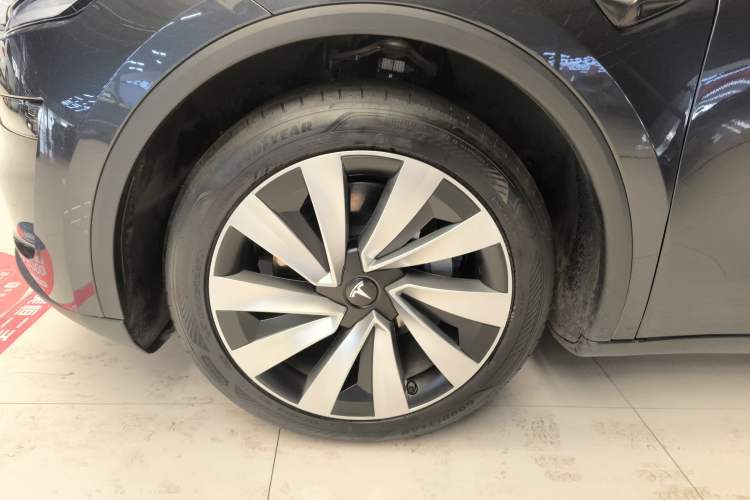Used Tesla Model Y 2025 Rear-Wheel-Drive Version
