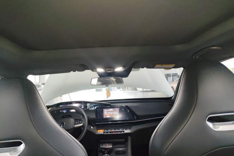 Used Changan UNI-V 2024 1.5T Smart Navigation Version
