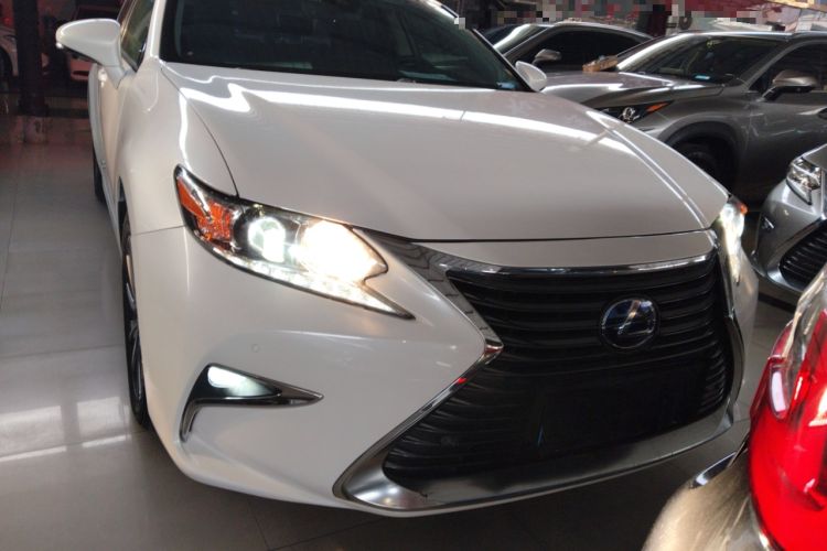 Used Lexus ES 2015 300h Comfort Edition
