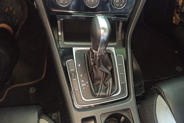 Used Volkswagen Golf 2016 1.4TSI Automatic R-Line
