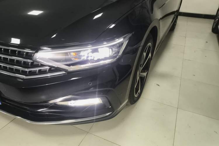 Used Volkswagen Magotan 2023 2 Million Units Limited Edition 330TSI DSG Leading Version
