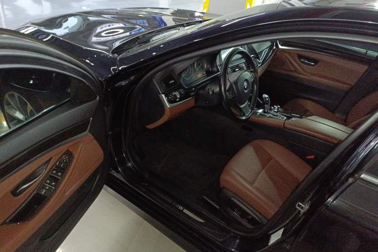 Used BMW 5 Series 2017 525Li Leading Model
