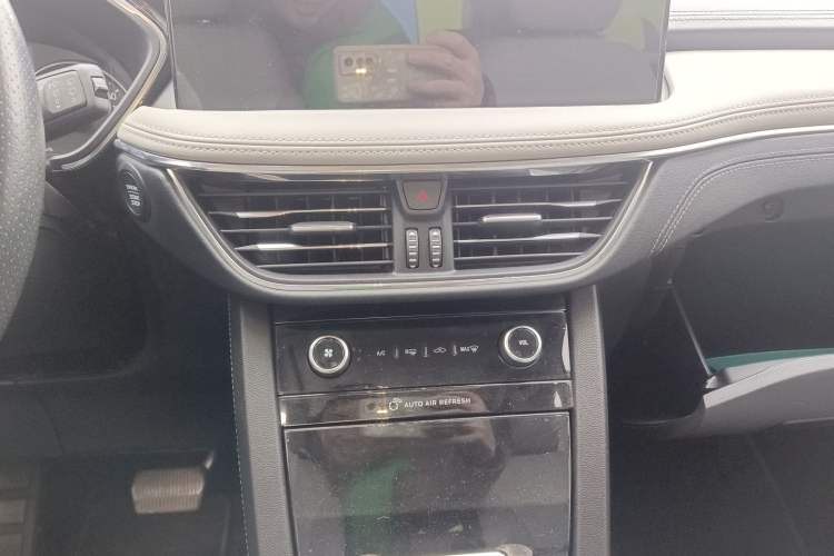 Used Ford Escape 2020 EcoBoost 245 Two-Wheel-Drive Titanium Edition