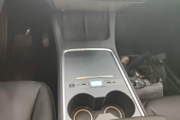 Used Tesla Model Y 2021 Long-Range All-Wheel-Drive Version
