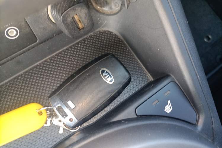 Used Kia Sportage R 2015 2.0L Automatic Two-Wheel Drive DLX Model