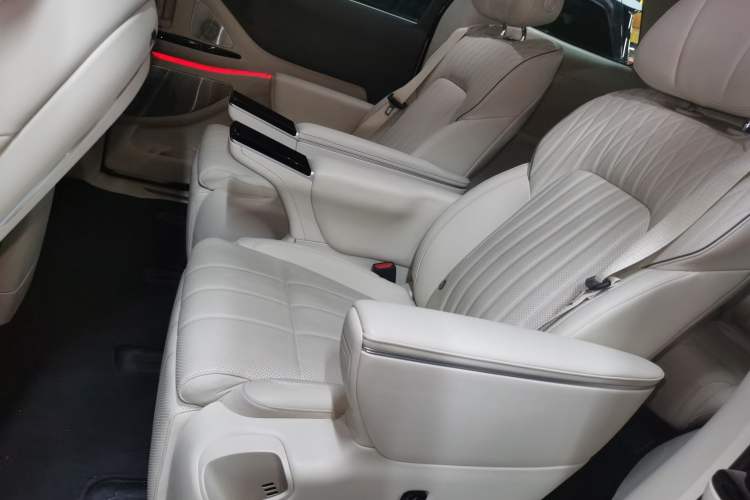 Used VOYAH Dream 2025 PHEV Four-Wheel-Drive Flagship Kunpeng Edition
