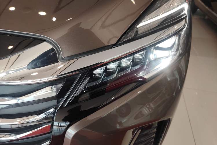 Used Buick GL8 2023 Land Executive Class Comfort Model
