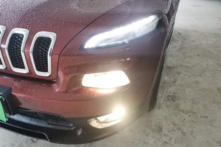 Used  Cherokee 2016 2.4L Leading Edition