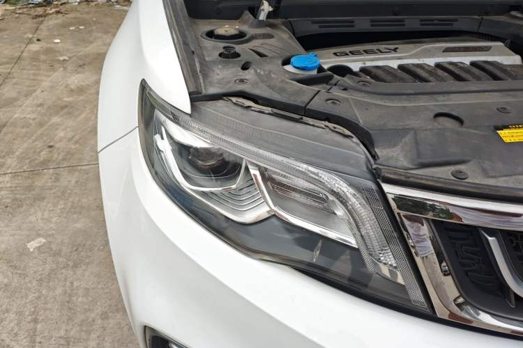 Used Geely Auto Emgrand X7 Sport 2018 1.8TD Automatic Two-Wheel Drive ZhiZun Model with 4G Connectivity
