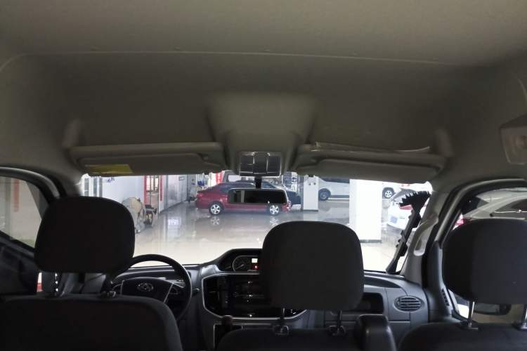 Used SAIC MAXUS Xintu V80 2021 2.0T Manual Classic Aoyuntong Short Wheelbase Mid-Height 7/8/9-Seater
