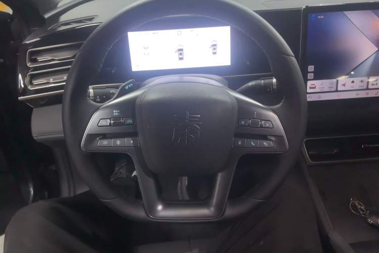 Used BYD Qin L 2025 DM-i Smart Drive 120KM Superior Model
