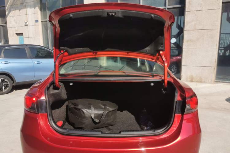 Used Mazda Atenza 2015 2.0L Blue Sky Luxury Edition
