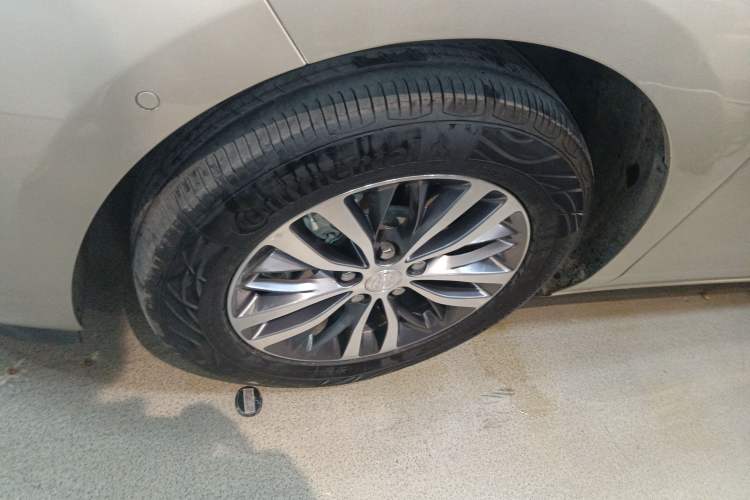 Used Buick GL8 2022 ES Landtrek 653T Luxury Edition