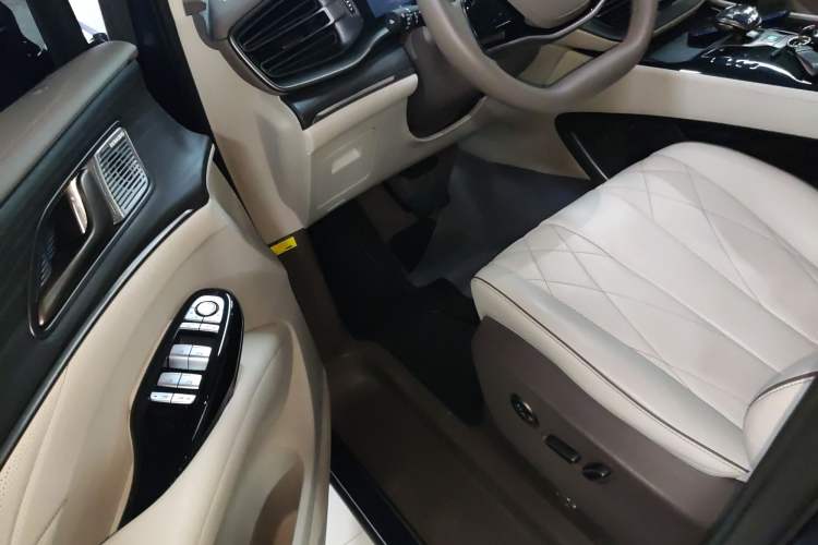 Used Denza D9 2022 DM-i 970 Four-Wheel Drive Flagship Model