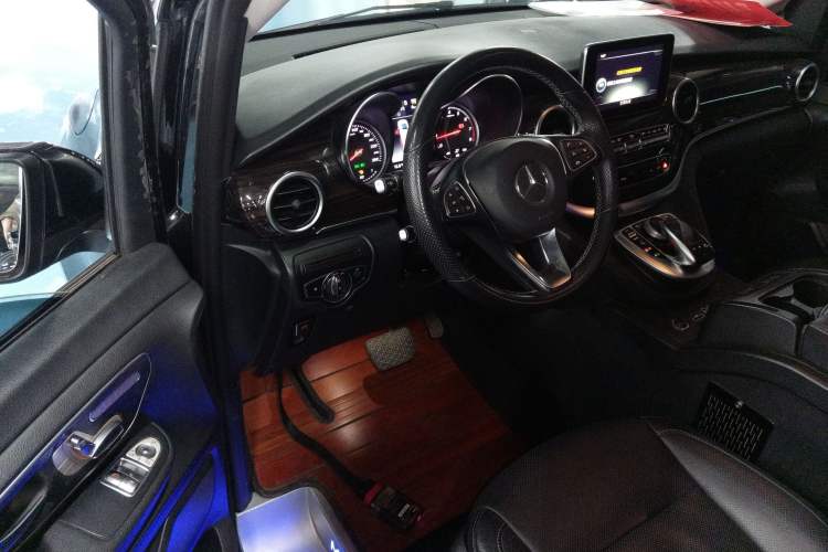 Used Mercedes-Benz V-Class 2018 V 260 Avantgarde Edition China VI