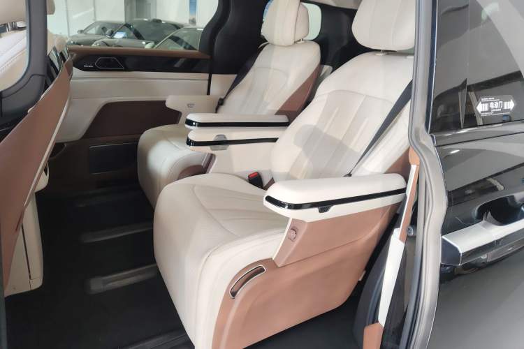 Used BYD Xia 2025 DM-i 1.5T 180km Beyond Edition
