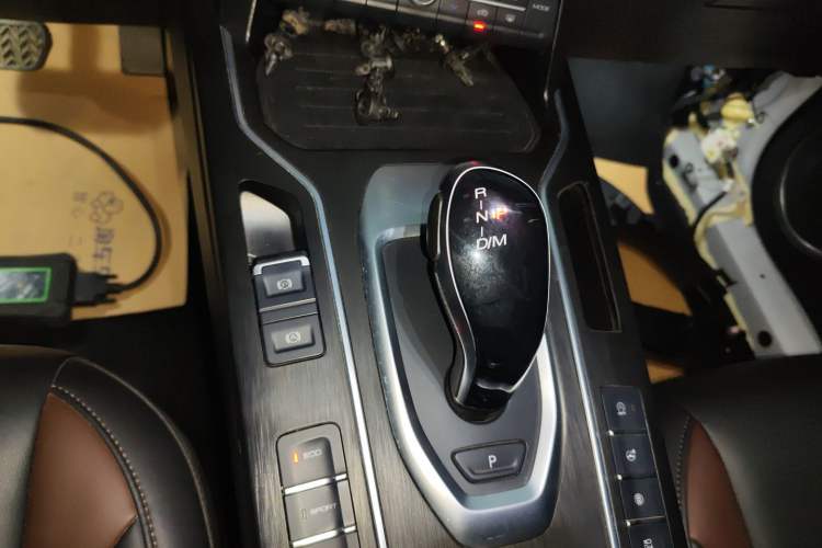 Used Wey VV5 2021 1.5T Two-Wheel Drive Color Pioneer
