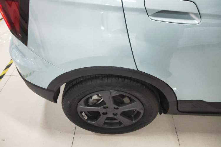 Used Geometry E Firefly 2024 401 km Fluorescent
