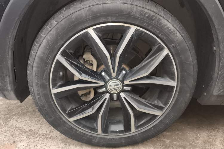 Used Volkswagen Tiguan L 2020 330TSI Automatic Two-Wheel Drive Smart Luxury Edition China VI Standard
