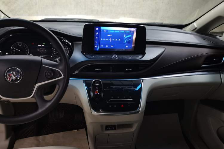 Used Buick GL8 2023 Land Executive Class Comfort Model