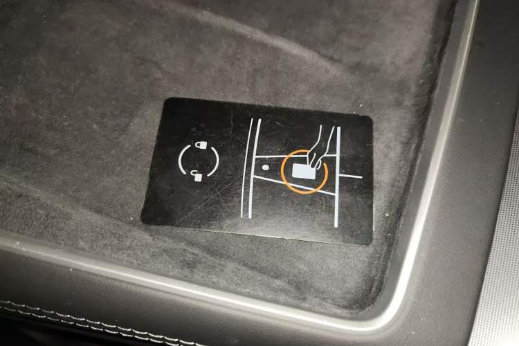 Used Tesla Model Y 2025 Rear-Wheel-Drive Version
