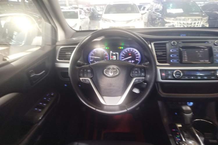 Used Toyota Highlander 2018 2.0T Four-Wheel Drive Luxury Edition 7 Seats China V Emission Standard
