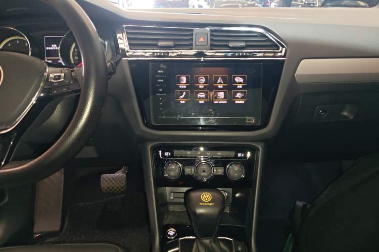 Used Volkswagen Tiguan L 2021 330TSI Automatic Two-Wheel Drive Smart Edition
