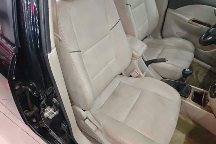 Used Buick Excelle 2015 1.5L Manual Luxury Model
