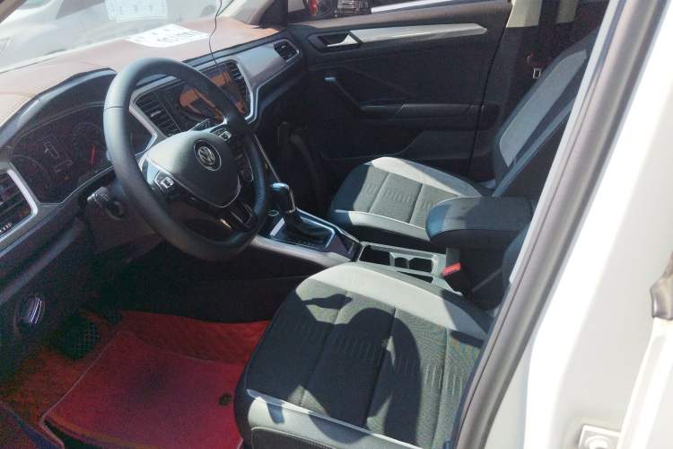 Used Volkswagen T-ROC 2019 230TSI DSG Two-Wheel-Drive Advanced Version China VI Standard
