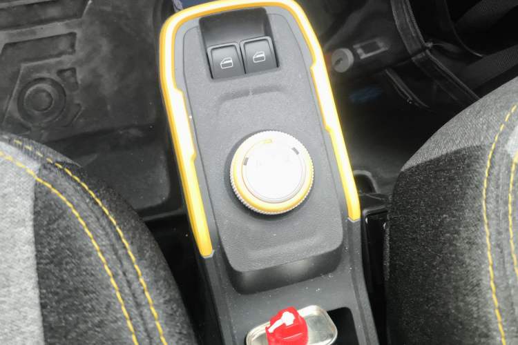 Used Chery QQ Ice Cream 2022 170km Sundae Phosphate Lithium-Ion
