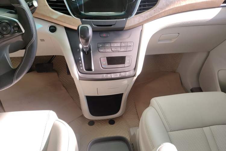 Used Buick GL8 2017 ES 28T Comfort Model China V Standard
