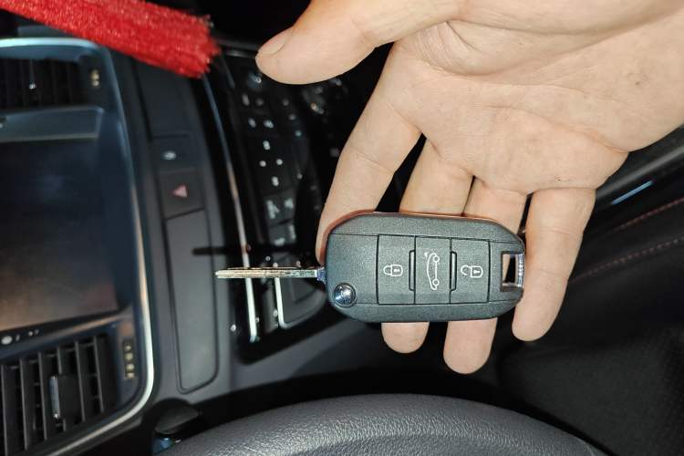 Used Peugeot 508 2013 2.0L 2nd Anniversary Edition with Automatic Sunroof – Classic Version