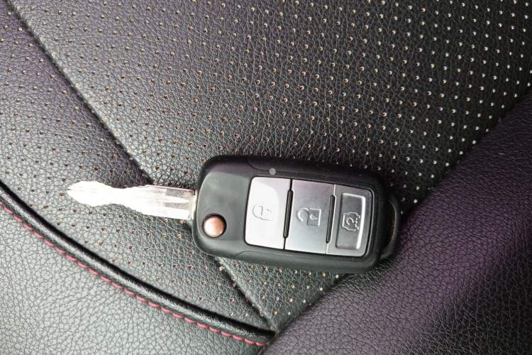 Used Dongfeng Fengon 360 2015 1.5L Manual Luxury 7-Seater China IV Standard
