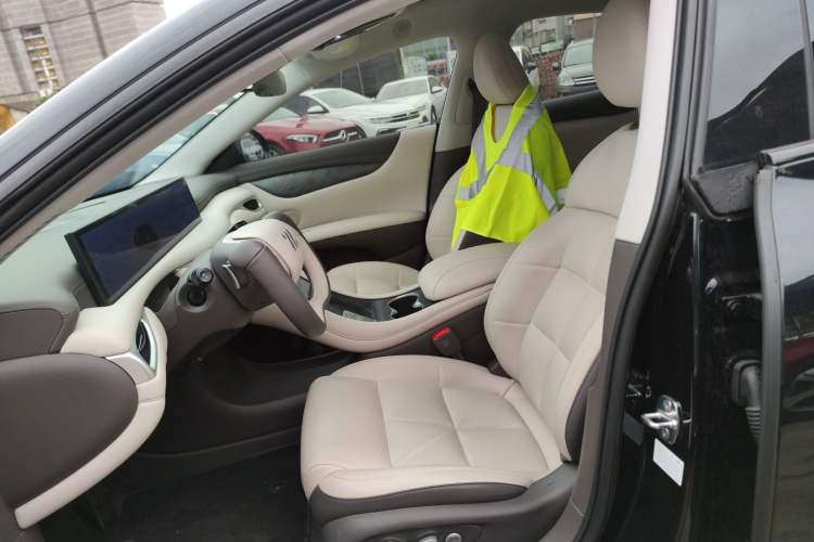 Used  L6 2024 Max Long-Range Version
