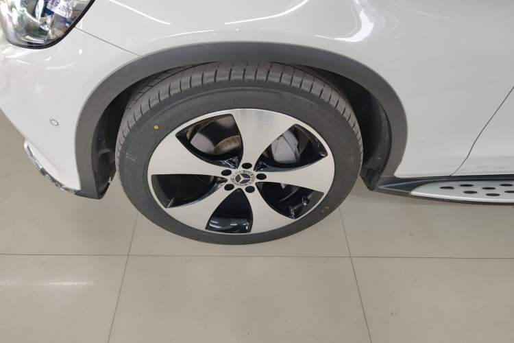 Used Mercedes-Benz GLC 2018 Refreshed GLC 300 4MATIC Dynamic Edition