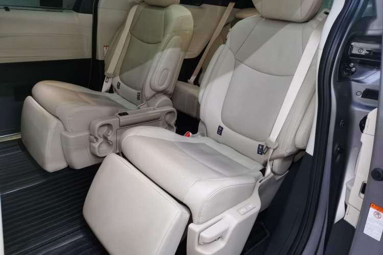 Used Toyota Granvia 2022 2.5L Hybrid Prestige Edition
