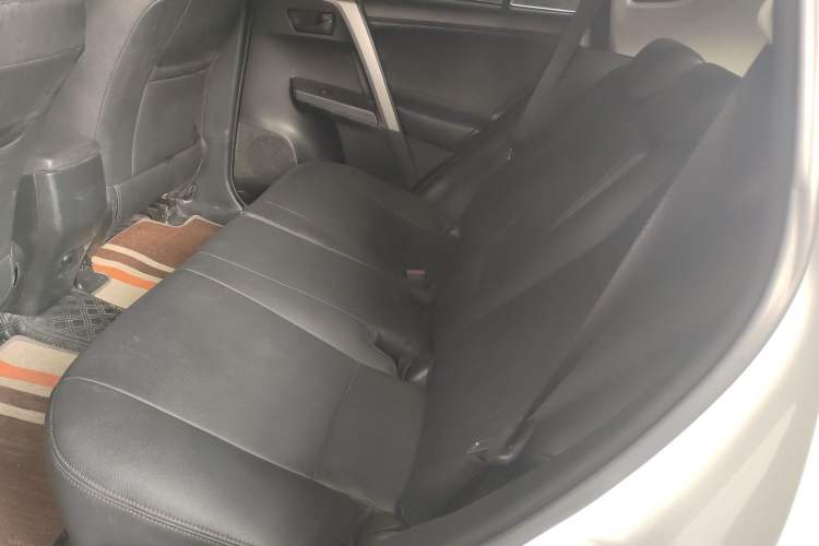 Used Toyota RAV4 2019 2.0L CVT Two-Wheel Drive Luxury Version China VI Standard
