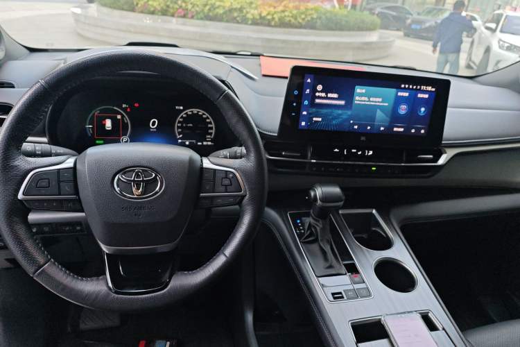 Used Toyota Granvia 2022 2.5L Hybrid Flagship Edition
