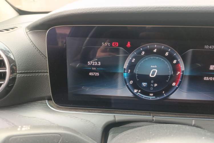 Used Mercedes-Benz E-Class 2018 E 300 L Sporty and Stylish Model
