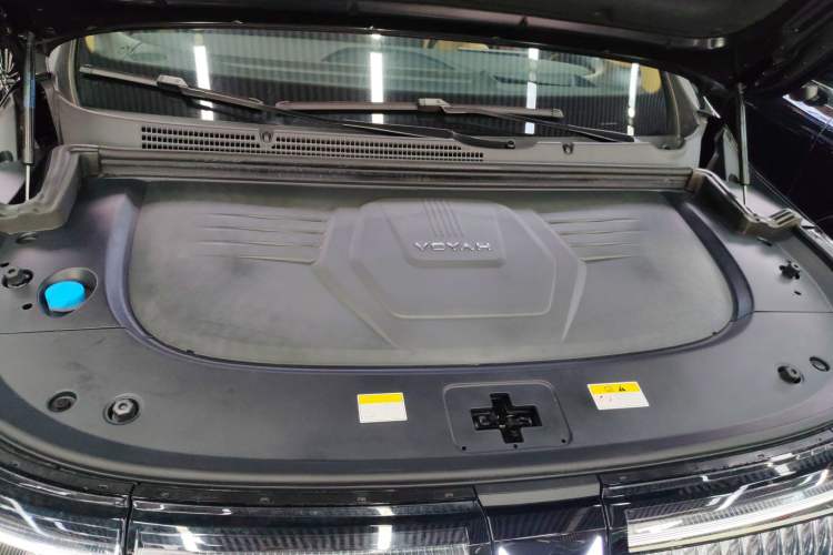 Used VOYAH Dream 2025 PHEV Four-Wheel Drive Prestige Kunpeng Edition
