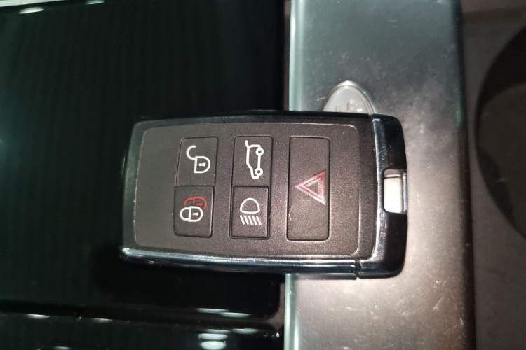 Used Land Rover Range Rover Velar 2022 250 PS Sparkling Heritage Edition
